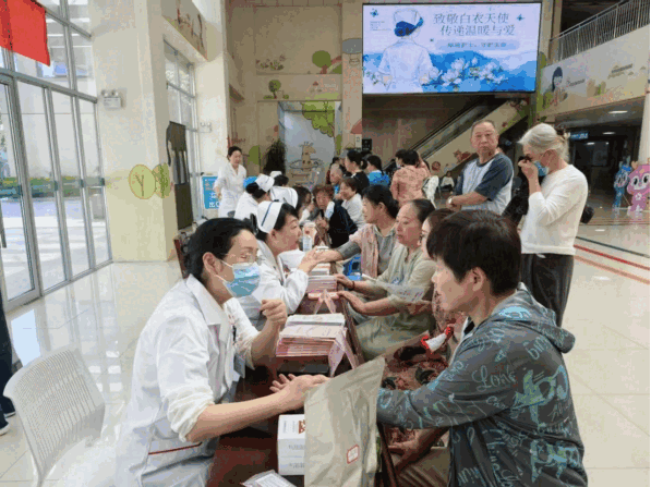 院网站-科普同襄行 智启健康路——市妇幼保健院开展老年健康义诊活动145