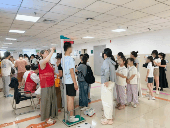 院网站-抓住暑期长高黄金期，科学助力儿童成长——淮南市妇幼保健院开展儿童生长发育义诊活动216