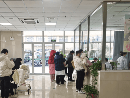 院网站-用爱守护、用情呵护——淮南市妇幼保健院数字化预防接种门诊开诊一周年551