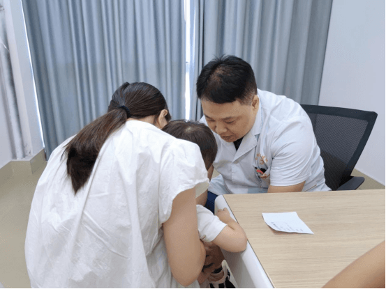 院网站-“中国儿童生长发育健康传播行动—淮南站”义诊活动在市妇幼保健院举行686