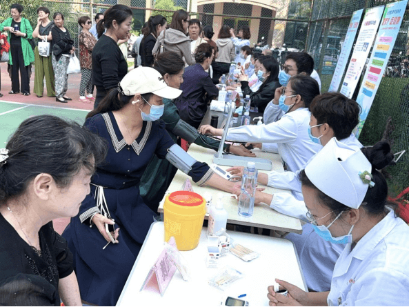 院网站-爱在重阳节 情暖夕阳红——淮南市妇幼保健院开展志愿服务暨义诊活动195