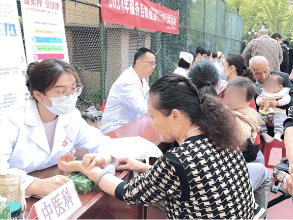 院网站-爱在重阳节 情暖夕阳红——淮南市妇幼保健院开展志愿服务暨义诊活动500