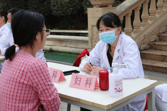 院网站-专业诊疗  健康守护——市妇幼保健院走进绿湾社区举行义诊活动381