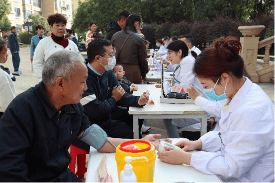 院网站-专业诊疗  健康守护——市妇幼保健院走进绿湾社区举行义诊活动383