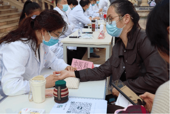 院网站-专业诊疗  健康守护——市妇幼保健院走进绿湾社区举行义诊活动385