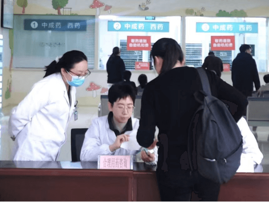 院网站-市妇幼保健院组织开展2024年提高抗微生物药物认识周宣传活动249