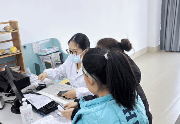 守护成长，从“新”出发——市妇幼保健院举办寒假儿童与青少年生长发育义诊活动617