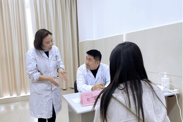 院网站-省市专家联手 助力家庭圆梦——市妇幼保健院举办“关爱女性健康 助力女性生育力保护”义诊活动164